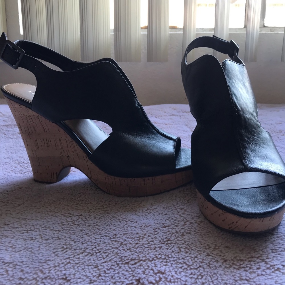 Black leather shoes with a cork printed heel